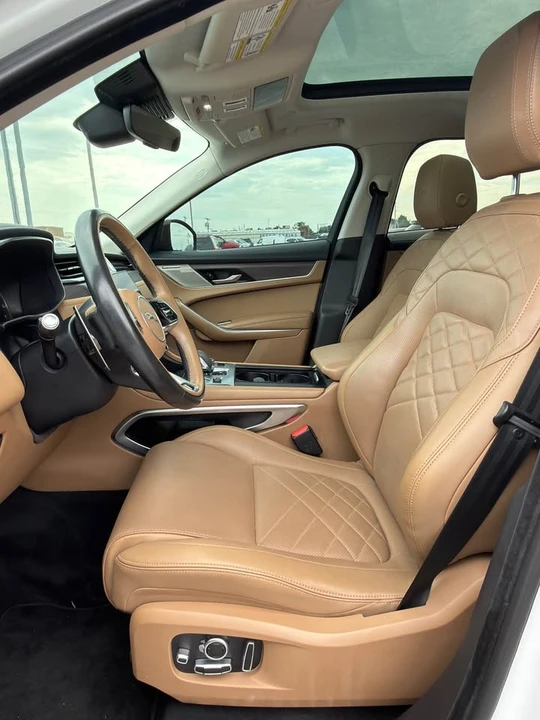 2023 Jaguar F-Pace - Image 7 of 12