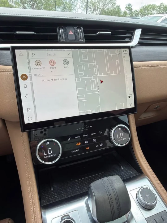 2023 Jaguar F-Pace - Image 8 of 12