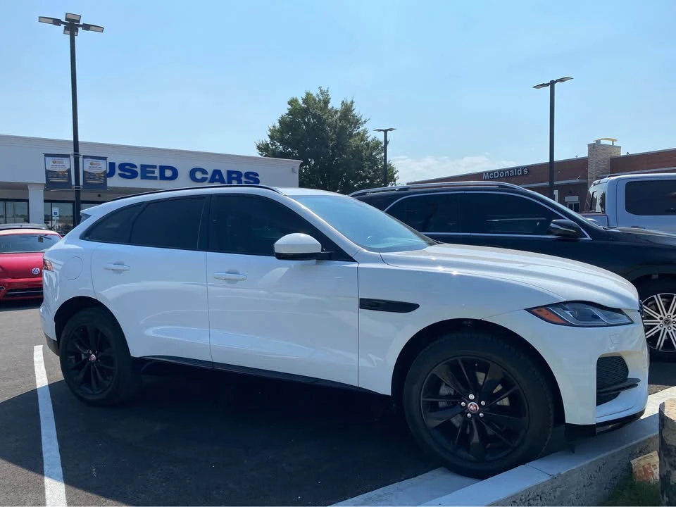 2023 Jaguar F-Pace - Image 5 of 11