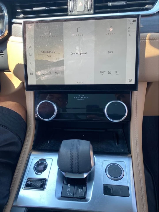 2023 Jaguar F-Pace - Image 7 of 11