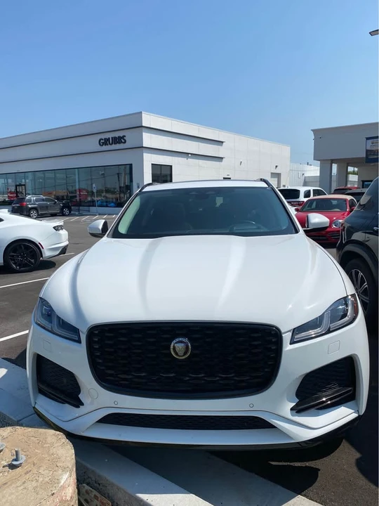 2023 Jaguar F-Pace - Image 2 of 11