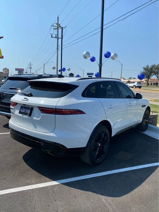 2023 Jaguar F-Pace - Image 3 of 11
