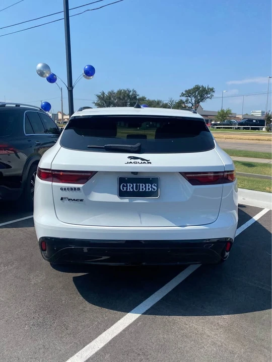 2023 Jaguar F-Pace - Image 4 of 11