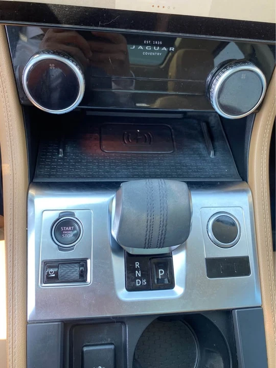 2023 Jaguar F-Pace - Image 10 of 11