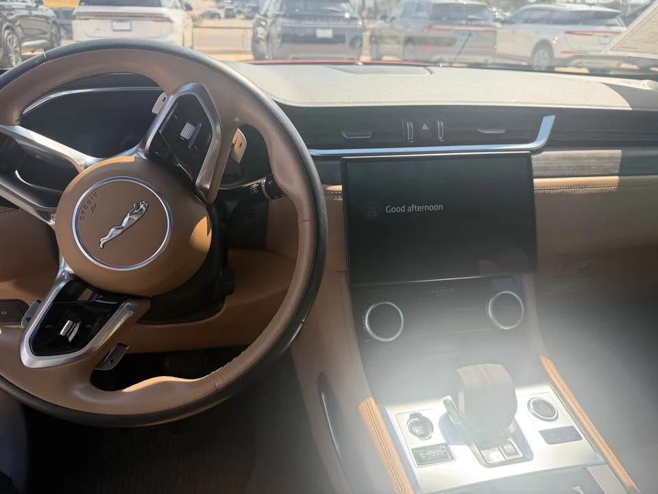 2023 Jaguar F-Pace - Image 4 of 5
