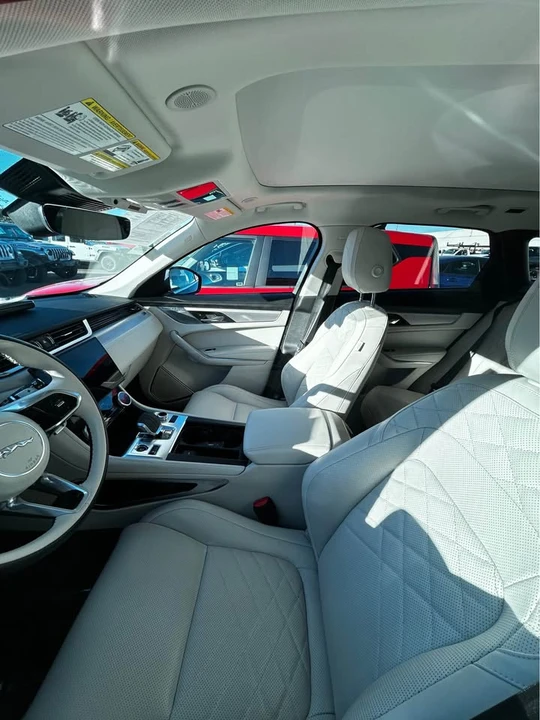 2023 Jaguar F-Pace - Image 4 of 5