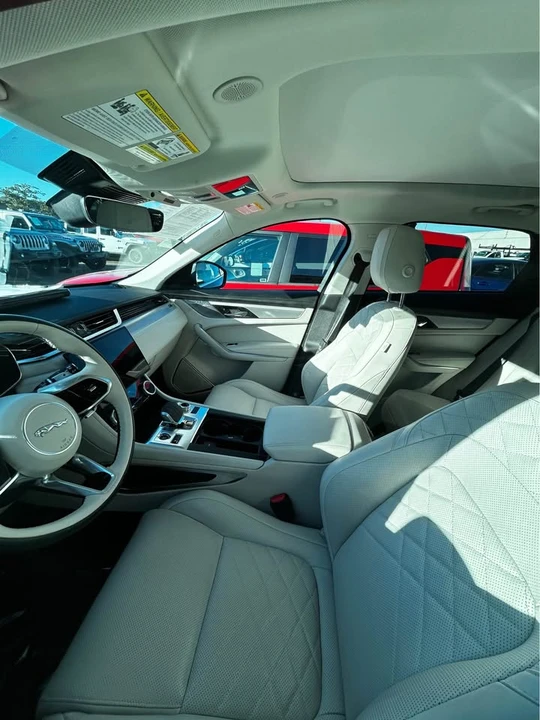 2023 Jaguar F-Pace - Image 3 of 5
