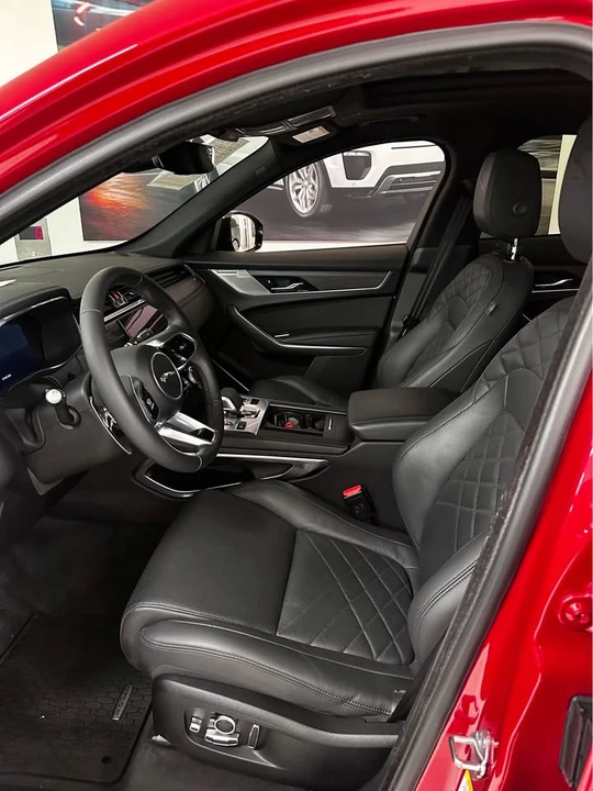 2023 Jaguar F-Pace - Image 3 of 4