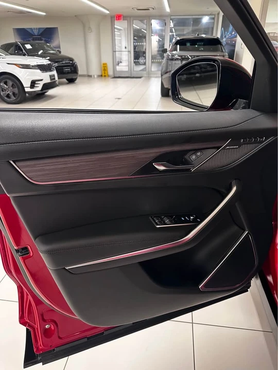 2023 Jaguar F-Pace - Image 2 of 4
