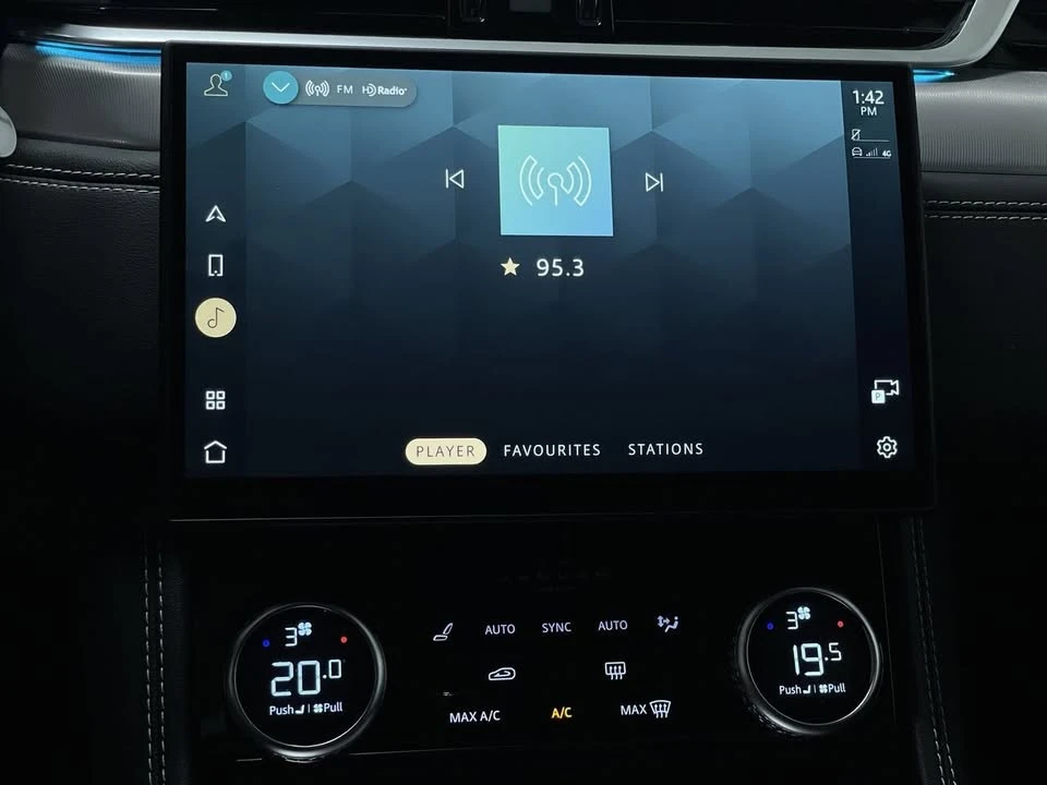 2023 Jaguar F-Pace - Image 13 of 20