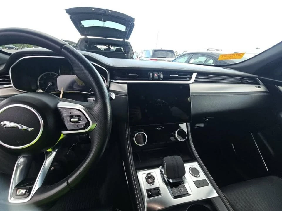 2023 Jaguar F-Pace - Image 6 of 10