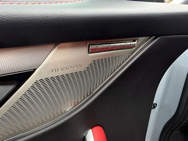2023 Jaguar F-Pace - Image 12 of 18