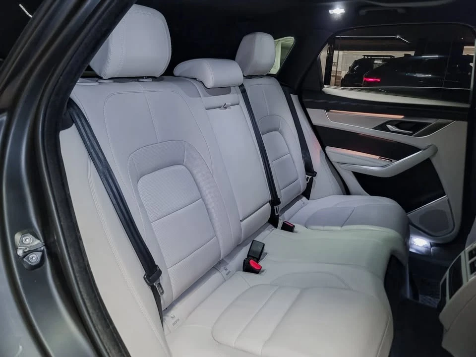 2023 Jaguar F-Pace - Image 19 of 20