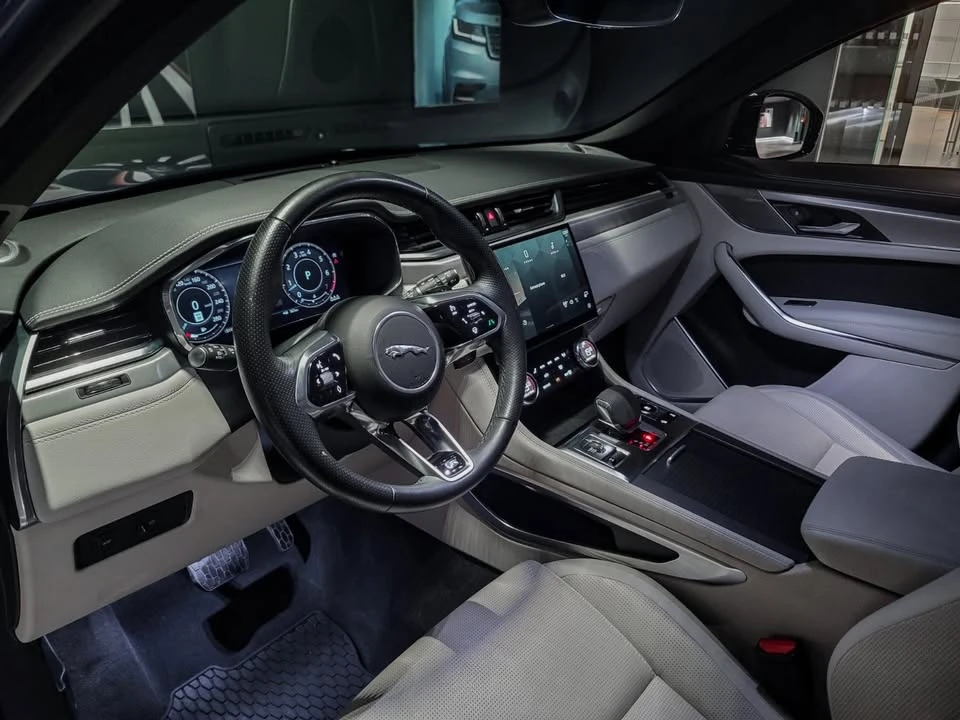 2023 Jaguar F-Pace - Image 11 of 20