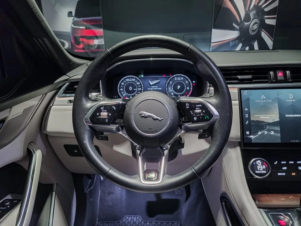 2023 Jaguar F-Pace - Image 12 of 20