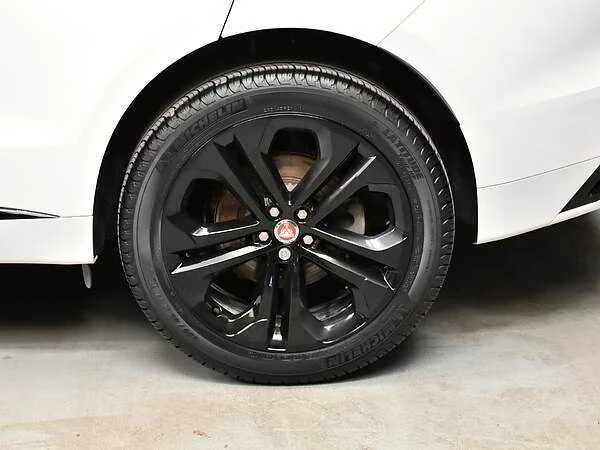 2023 Jaguar F-Pace - Image 8 of 15