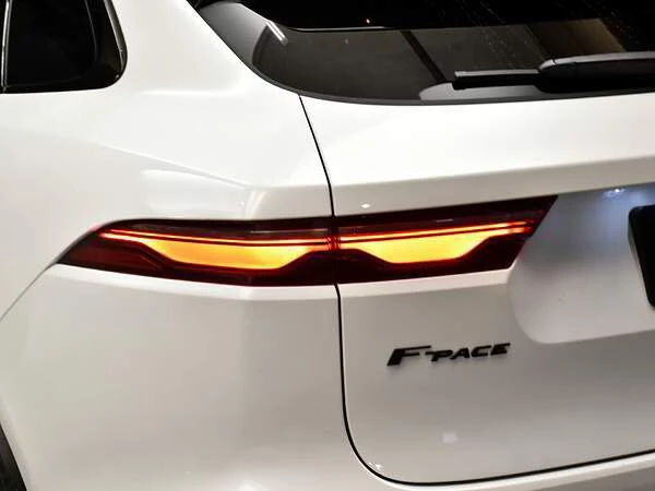 2023 Jaguar F-Pace - Image 7 of 15