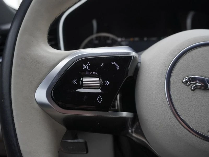 2023 Jaguar F-Pace - Image 13 of 20