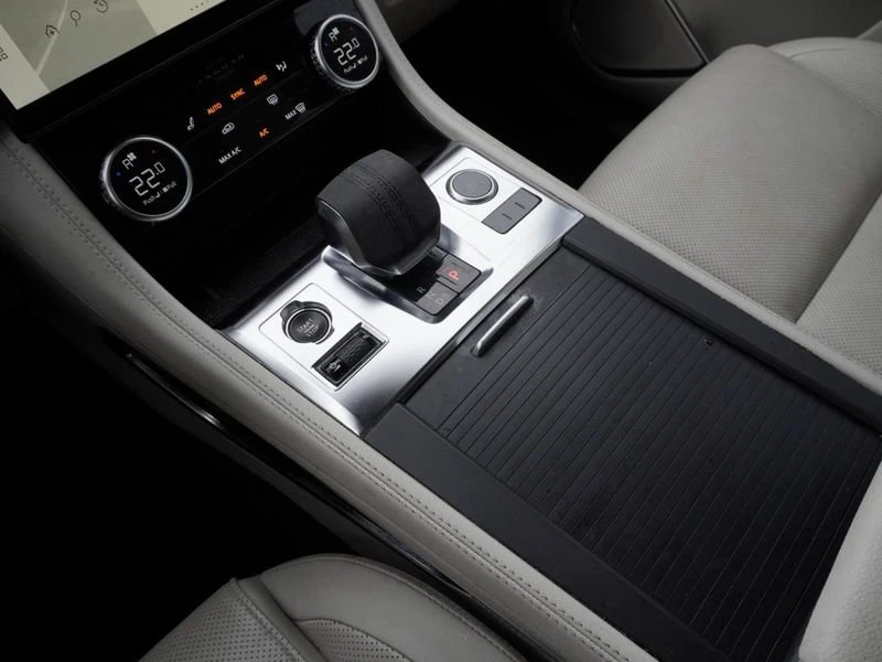 2023 Jaguar F-Pace - Image 16 of 20