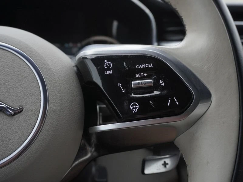 2023 Jaguar F-Pace - Image 14 of 20