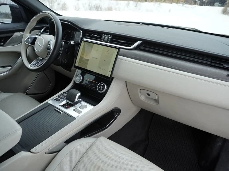 2023 Jaguar F-Pace - Image 11 of 20