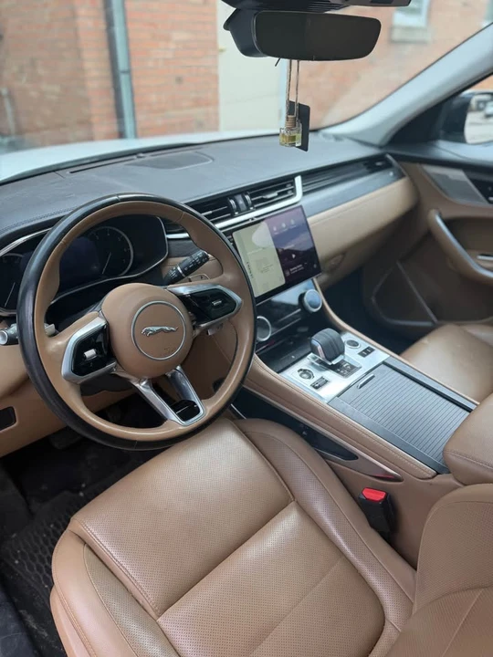 2023 Jaguar F-Pace - Image 4 of 7