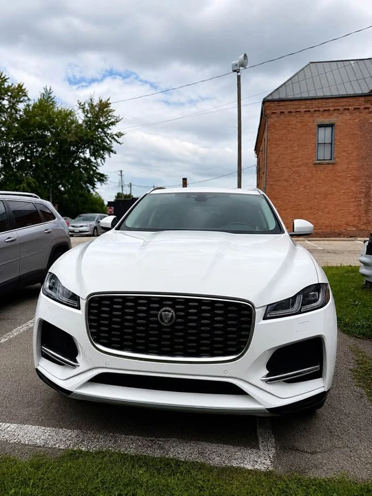 2023 Jaguar F-Pace - Image 2 of 7