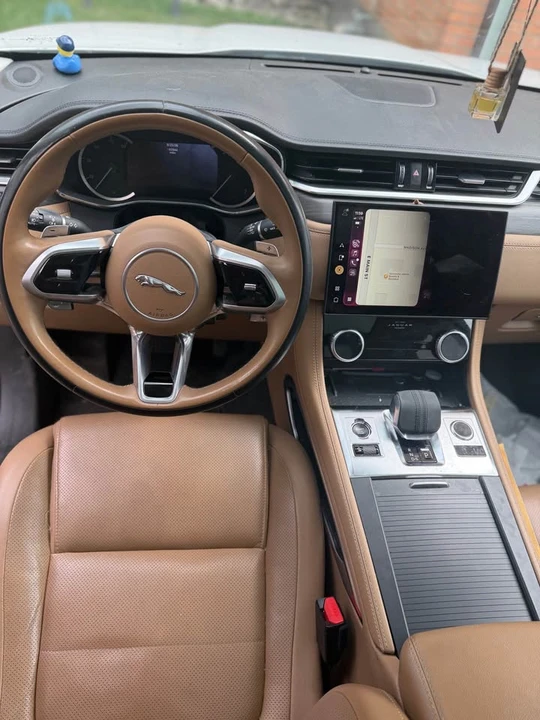2023 Jaguar F-Pace - Image 3 of 7