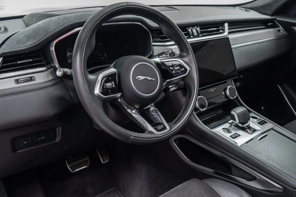 2023 Jaguar F-Pace SVR - Image 9 of 15