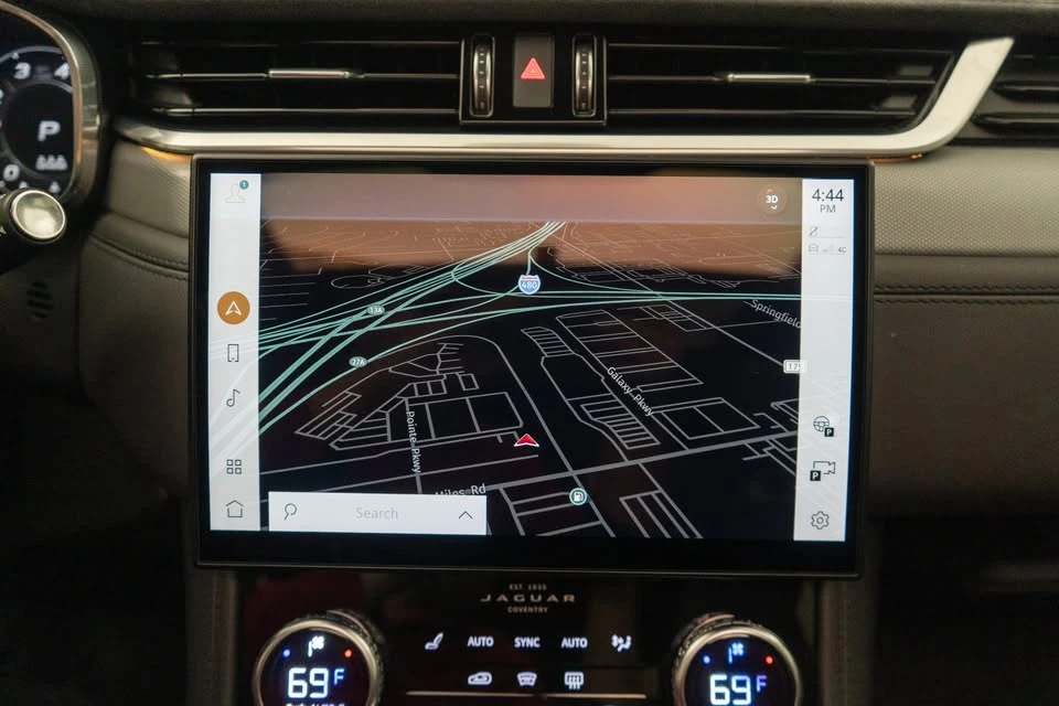 2023 Jaguar F-Pace SVR - Image 13 of 15