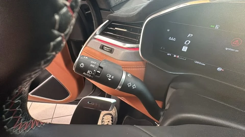 2023 Jaguar F-Pace SVR - Image 15 of 20