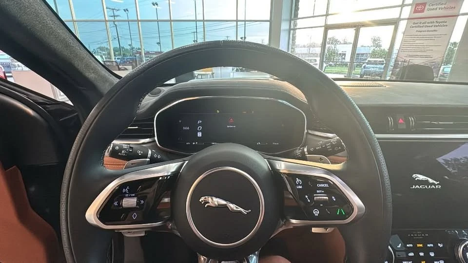 2023 Jaguar F-Pace SVR - Image 14 of 20