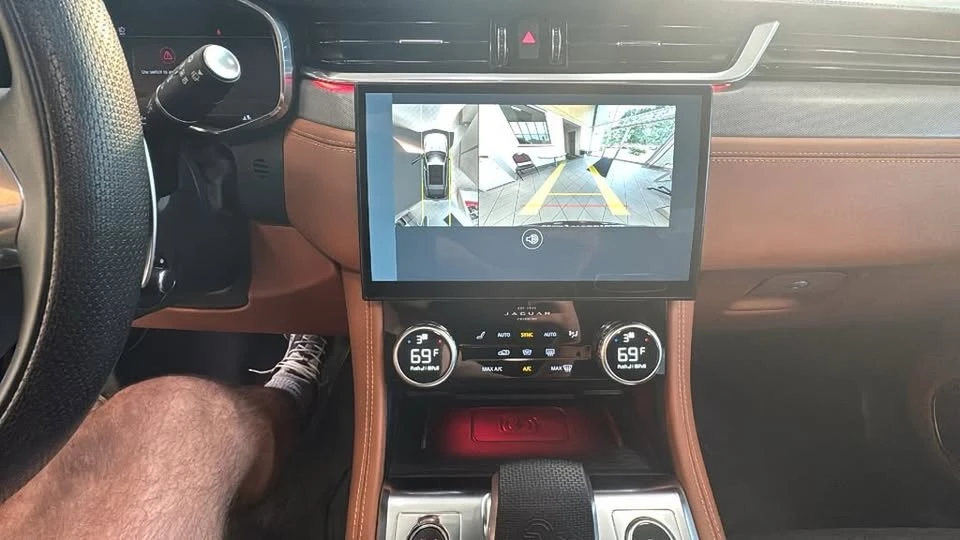 2023 Jaguar F-Pace SVR - Image 19 of 20