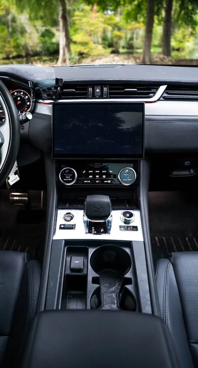 2023 Jaguar F-Pace SVR - Image 11 of 19