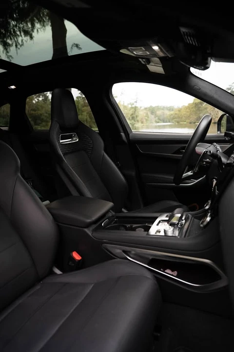 2023 Jaguar F-Pace SVR - Image 18 of 19