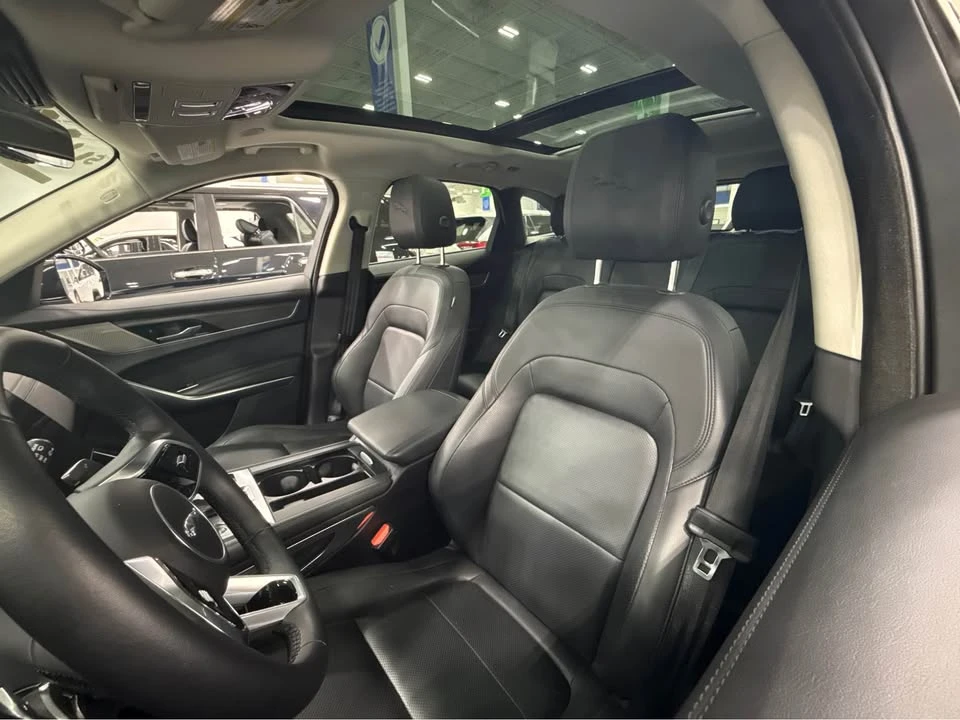 2023 Jaguar F-Pace - Image 10 of 12