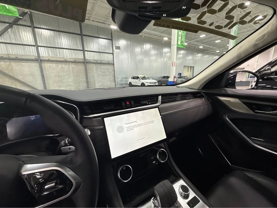 2023 Jaguar F-Pace - Image 5 of 12