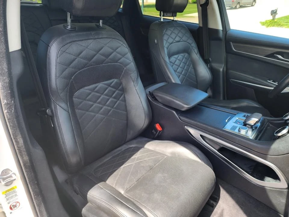 2023 Jaguar F-Pace - Image 8 of 20