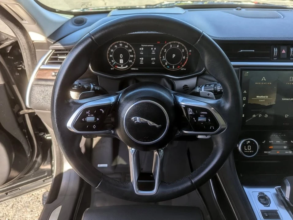 2023 Jaguar F-Pace - Image 10 of 16