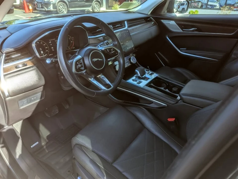 2023 Jaguar F-Pace - Image 9 of 16