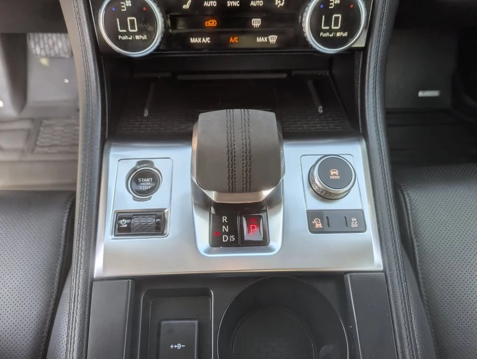 2023 Jaguar F-Pace - Image 15 of 16