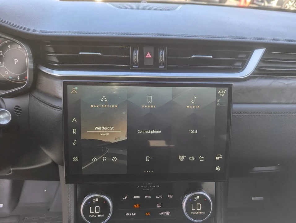 2023 Jaguar F-Pace - Image 13 of 16
