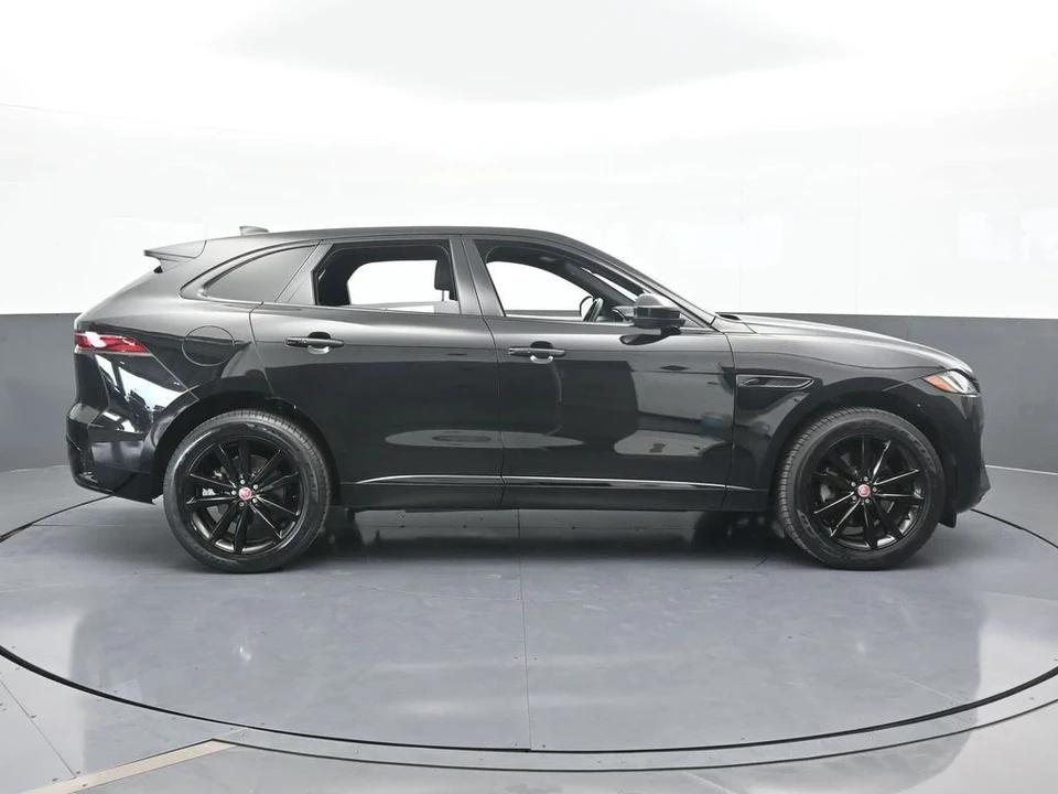 2023 Jaguar F-Pace - Image 7 of 12