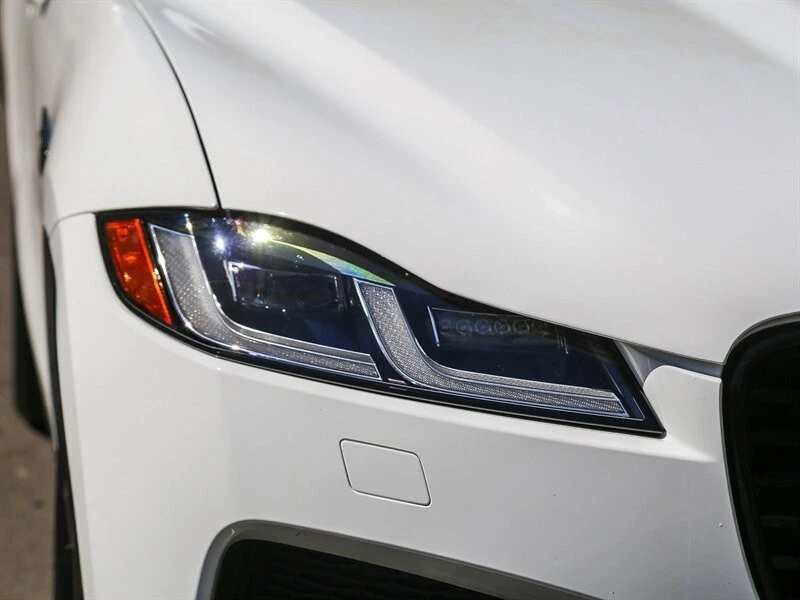 2023 Jaguar F-Pace - Image 10 of 21