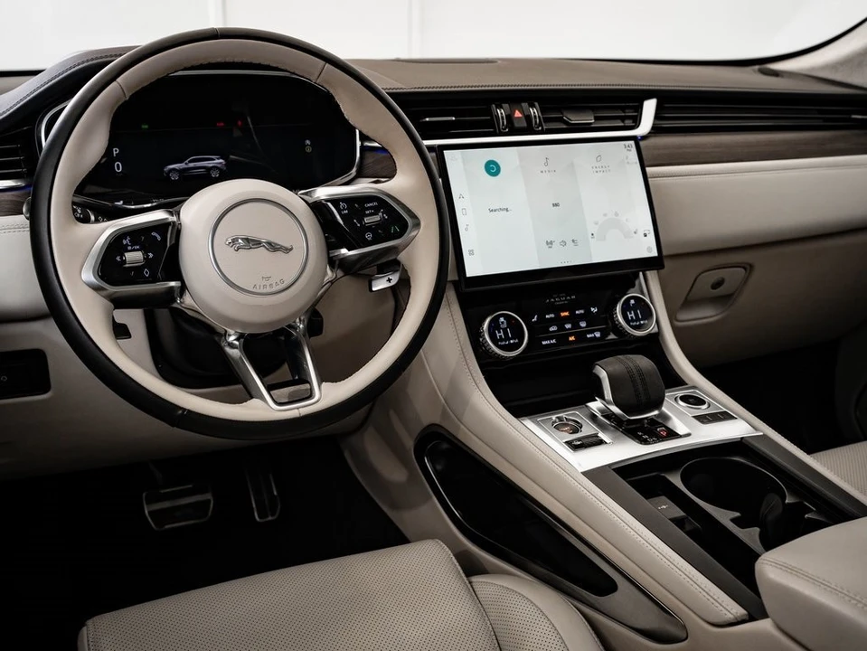 2023 Jaguar F-Pace - Image 4 of 21