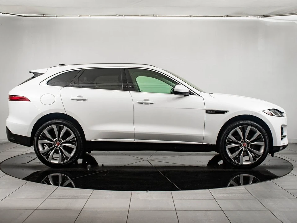 2023 Jaguar F-Pace - Image 11 of 21