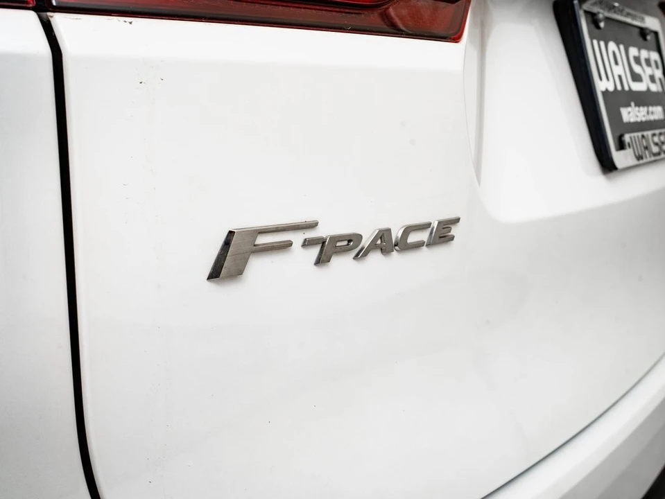 2023 Jaguar F-Pace - Image 16 of 21