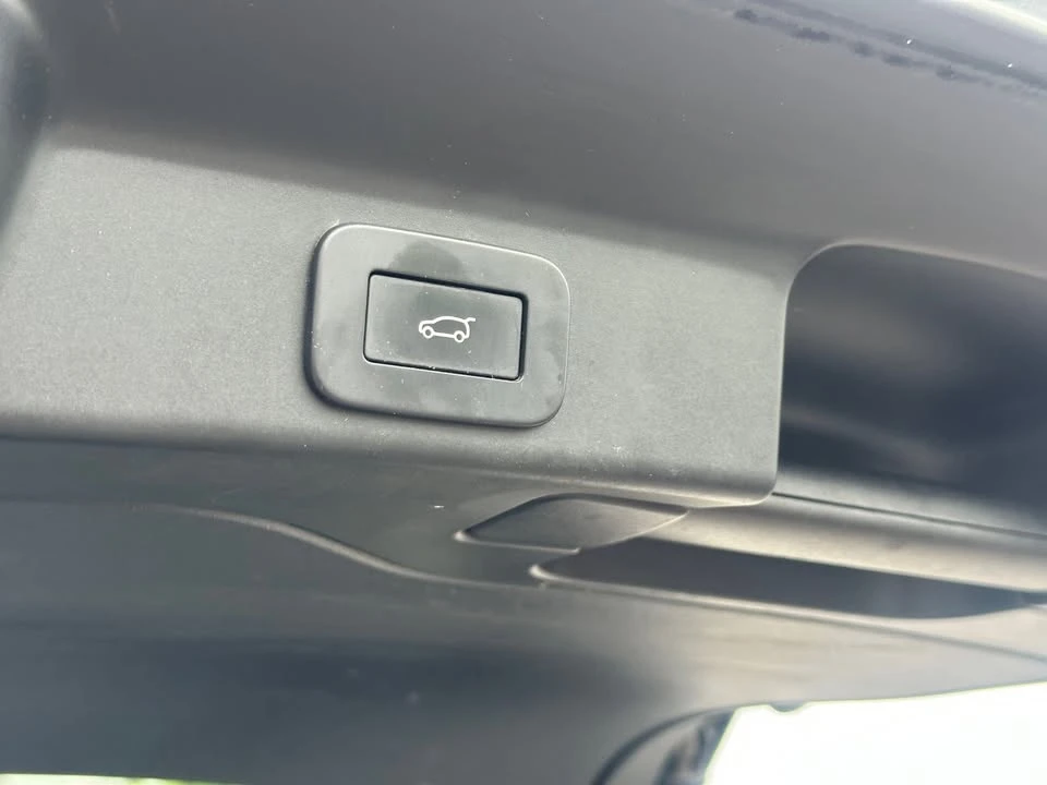 2023 Jaguar F-Pace - Image 16 of 20