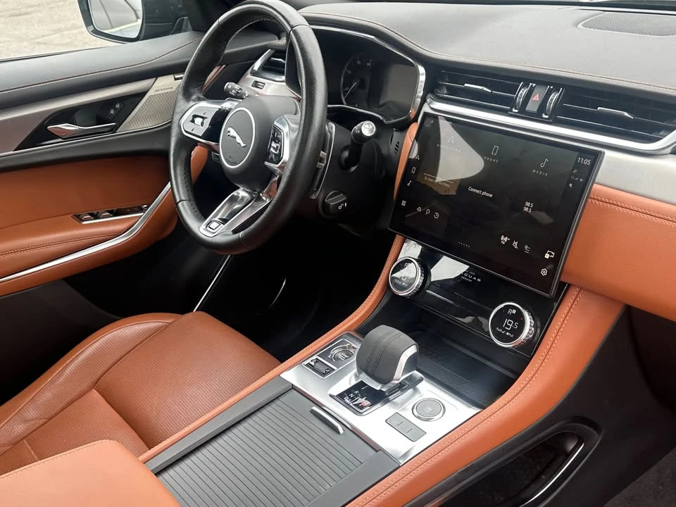 2023 Jaguar F-Pace - Image 3 of 20