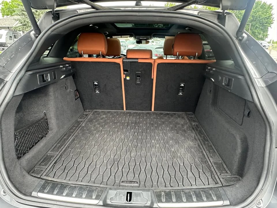 2023 Jaguar F-Pace - Image 15 of 20
